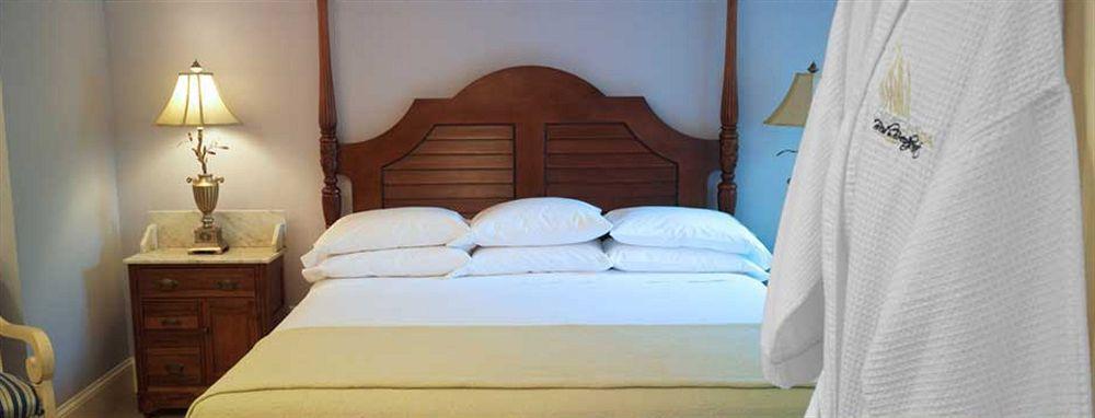 Beach Spa Bed & Breakfast Вирджиния-Бич Экстерьер фото