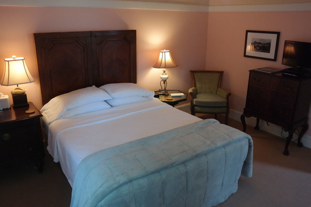 Beach Spa Bed & Breakfast Вирджиния-Бич Экстерьер фото