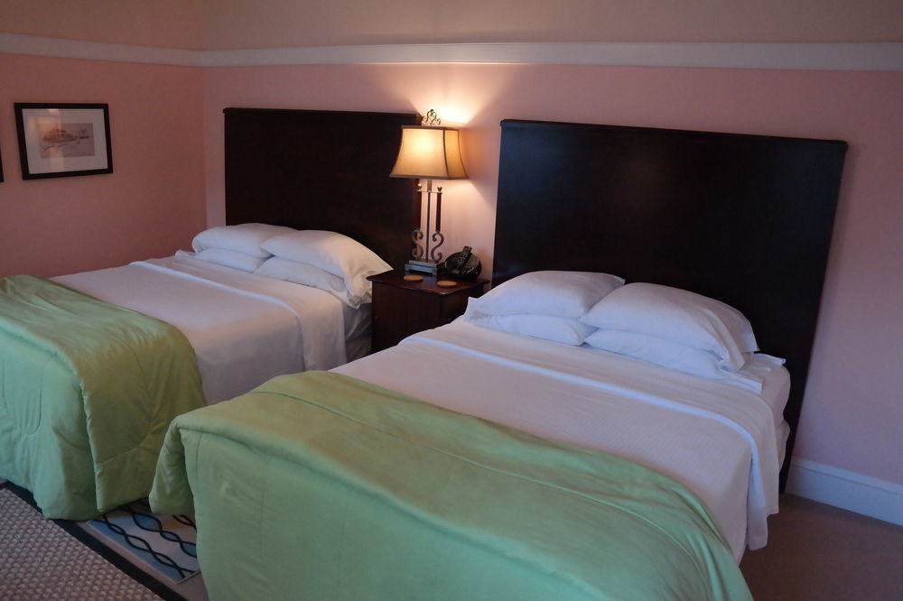 Beach Spa Bed & Breakfast Вирджиния-Бич Экстерьер фото