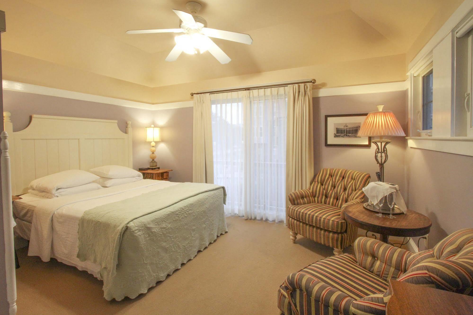 Beach Spa Bed & Breakfast Вирджиния-Бич Экстерьер фото